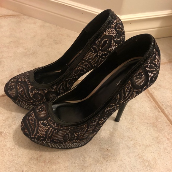 Lace heels - Picture 2 of 3